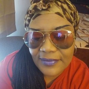 Meet your Posher, Earline